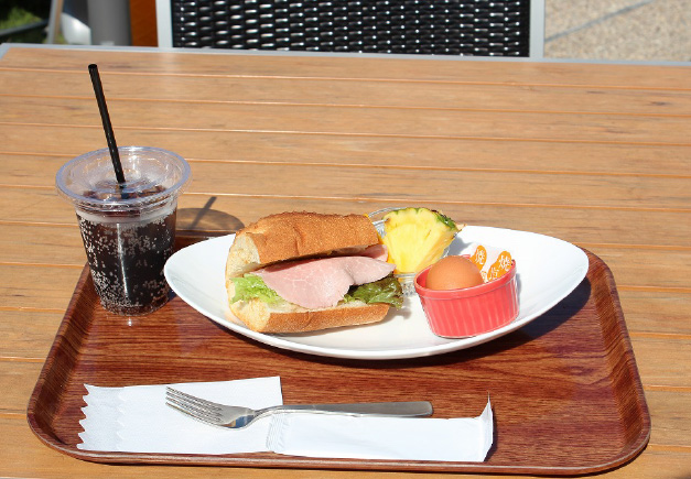 カフェ とびっちょ 江の島ヨットハーバー店